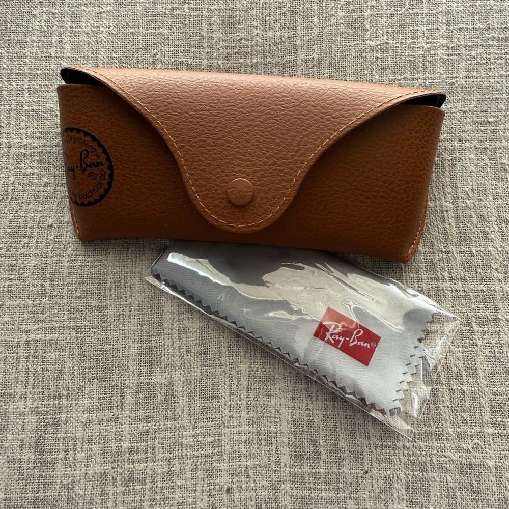 NWOT Ray-Ban Brown Leather Sunglasses Case with microfiber cloth